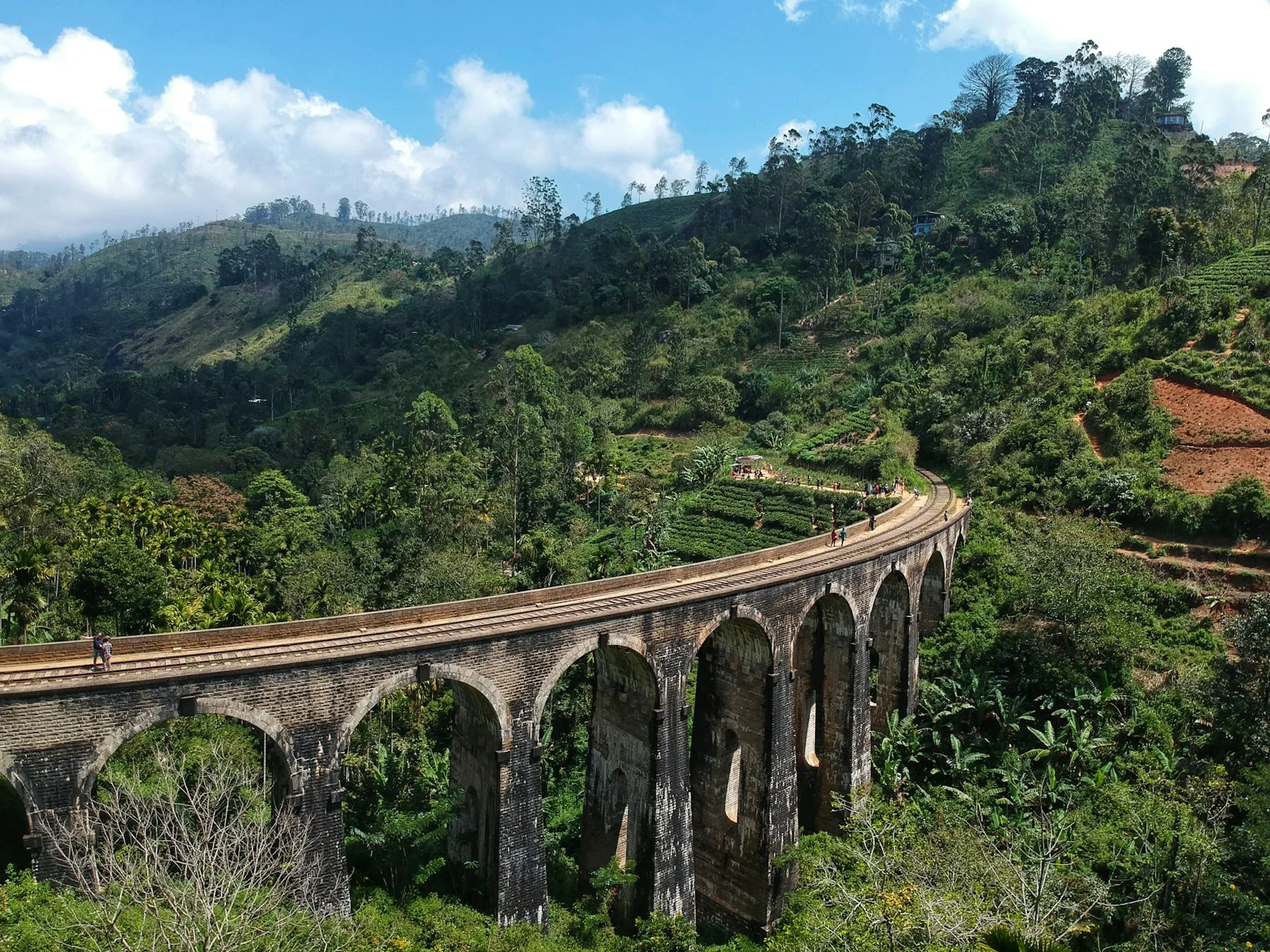 Nine Arches Bridge near Ella amid Sri Lanka’s green hills